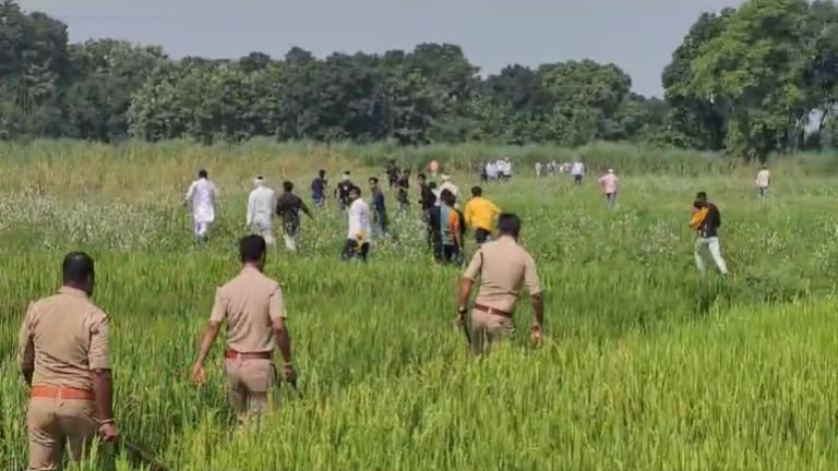 देवरिया कांड: प्रेमचंद यादव के घर की पैमाइश शुरू, उधर पुलिस ने भीड़ को खेतों में दौड़ाया UP Tak