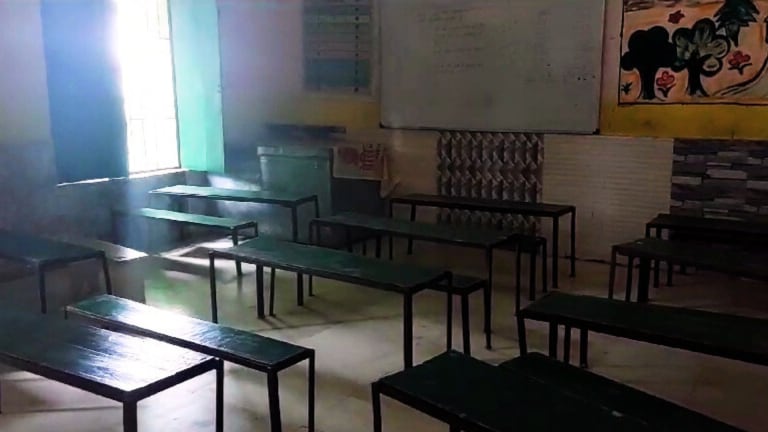 देवरिया में एक ही दिन गिरीं थीं 6 लाशें, अब दहशत का माहौल ऐसा कि स्कूल पढ़ने नहीं आ रहे बच्चे UP Tak