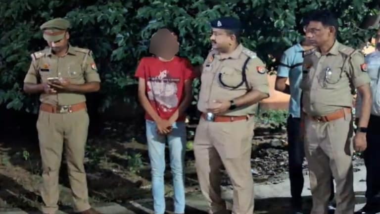 देवरिया हत्याकांड : ‘भाई का आज जन्मदिन था…’, मृतक परिवार के बड़े बेटे ने की हत्यारों के लिए फांसी की मांग UP Tak