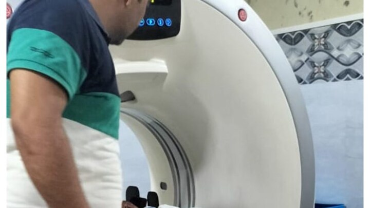 महराजगंज : प्रसव के बाद फर्श पर गिरा नवजात, सिर और आंखों में गंभीर चोट, बड़ी लापरवाही आई सामने UP Tak