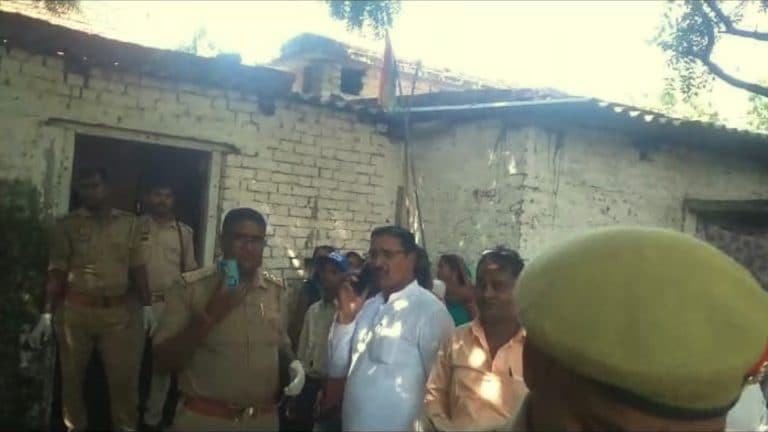 आजमगढ़ में युवती को पति-ससुर ने मार डाला? पुलिस ने जब घर में बनी कब्र खोदी तो सन्न रह गई आजमगढ़ में युवती को पति-ससुर ने मार डाला? पुलिस ने जब घर में बनी कब्र खोदी तो सन्न रह गई