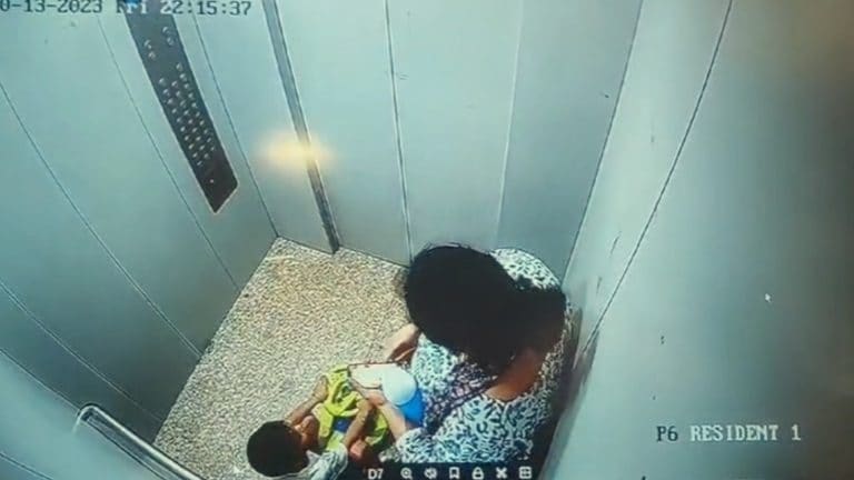 गाजियाबाद में 8वें फ्लोर से गिरी लिफ्ट, उसी में थी गुरप्रीत और उनका मासूम बेटा फिर ये हुआ गाजियाबाद में 8वें फ्लोर से गिरी लिफ्ट, उसी में थी गुरप्रीत और उनका मासूम बेटा फिर ये हुआ