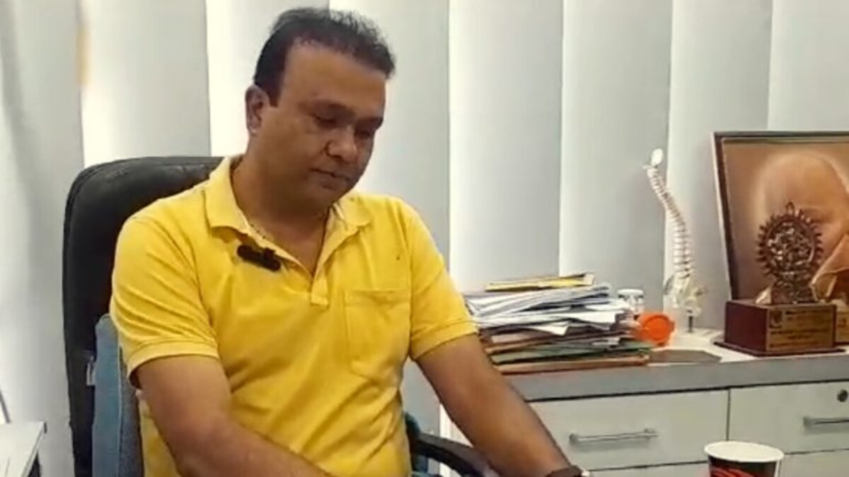 इजरायल-हमास की जंग को लेकर डाला भड़काऊ पोस्ट? बरेली के फेंमस डॉक्टर के खिलाफ केस दर्ज इजरायल-हमास की जंग को लेकर डाला भड़काऊ पोस्ट? बरेली के फेंमस डॉक्टर के खिलाफ केस दर्ज