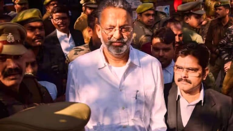 मनोज राय हत्याकांड में मुख्तार अंसारी की हुई पेशी, माफिया ने खुद को बताया बेगुनाह सुबह 5 बजे सोता है और किसी नहीं करता बात...जेल में बंद मुख्तार अंसारी की इस बात से उड़ी नींद