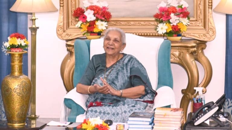 राज्यपाल कोर्ट में हाजिर हों! बदायूं SDM ने जारी किया आनंदीबेन पटेल को समन, अब हुआ ये एक्शन राज्यपाल कोर्ट में हाजिर हों! बदायूं SDM ने जारी किया आनंदीबेन पटेल को समन, अब हुआ ये एक्शन