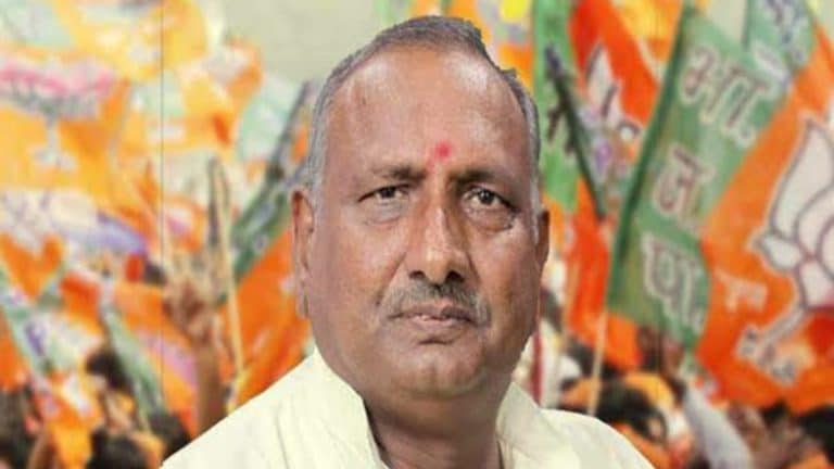 लखनऊ: बेटे के इलाज की गुहार लगाते रहे पूर्व BJP MP, PGI डॉक्टरों ने हाथ तक नहीं लगाया, हुई मौत लखनऊ: बेटे के इलाज की गुहार लगाते रहे पूर्व BJP MP, PGI डॉक्टरों ने हाथ तक नहीं लगाया, हुई मौत