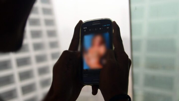 युवती की शादी तुड़वाने के लिए सहेली ने मंगेतर के फोन पर भेजे एडिटेड अश्लील फोटो, आखिर क्या थी वजह? UP Tak