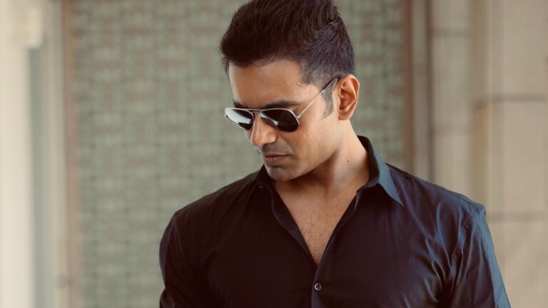 कम फिल्मी नहीं है अभिषेक सिंह की कहानी, प्यार में धोखा खाने के बाद बने थे IAS, अब उठाया ये कदम UP Tak