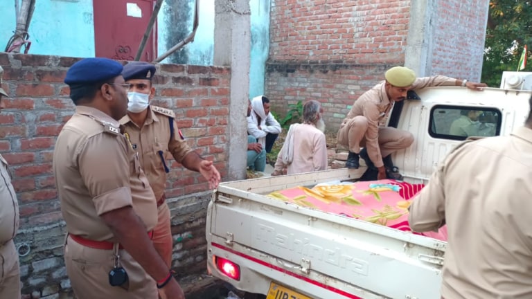 कानपुर में रिटायर्ड टीचर विमल ने आधी उम्र की खुशबू से की तीसरी शादी फिर घर में हुआ कांड UP Tak