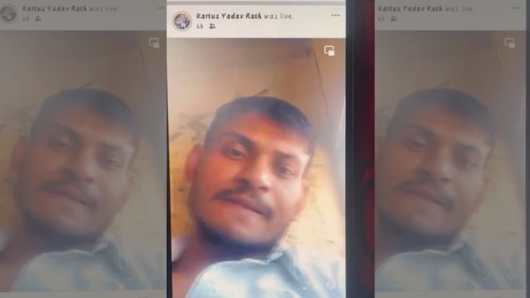 वज्र वाहन पर बैठा पेशी पर ले जा रही थी पुलिस और FB लाइव कर रहा था कैदी कारतूस यादव! मचा बवाल वज्र वाहन पर बैठा पेशी पर ले जा रही थी पुलिस और FB लाइव कर रहा था कैदी कारतूस यादव! मचा बवाल