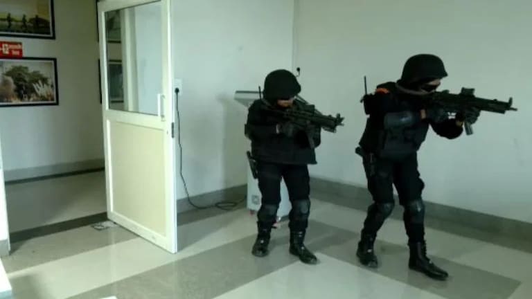 लखनऊ : सीधे आतंकियों से भिड़ेंगी यूपी की ये बेटियां, मिली है मिनटों में धूल चटाने की ट्रेनिंग UP Tak