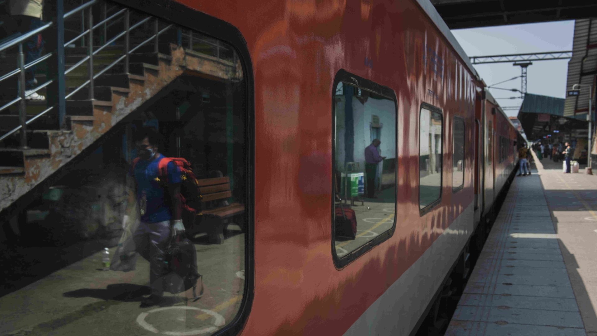 BHU के वैज्ञानिक और उनकी पत्नी के साथ घटी ट्रेन में शर्मनाक घटना, युवक गिरफ्तार, जानें मामला