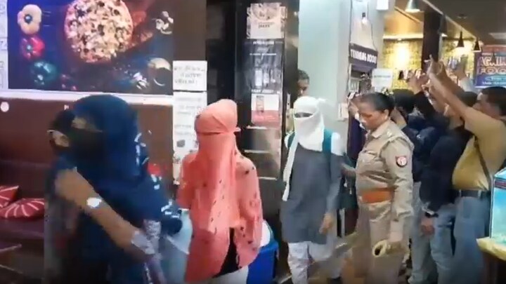फर्रुखाबाद : रेस्टोरेंट में पुलिस ने मारी रेड और मच गया हड़कंप, कमरों में आपत्तिजनक हालत में मिले युवक-युवतियां UP Tak