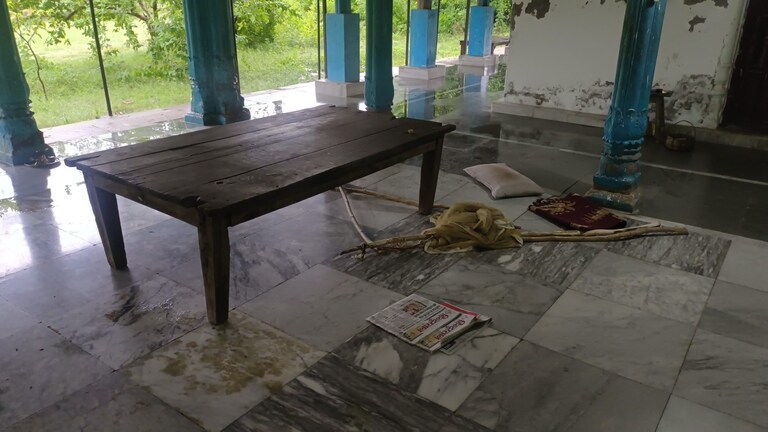 मुंह में कपड़ा ठूंस हाथ-पैर बांधकर खेत में फेंका, प्रयागराज में पुजारी की हत्या UP Tak