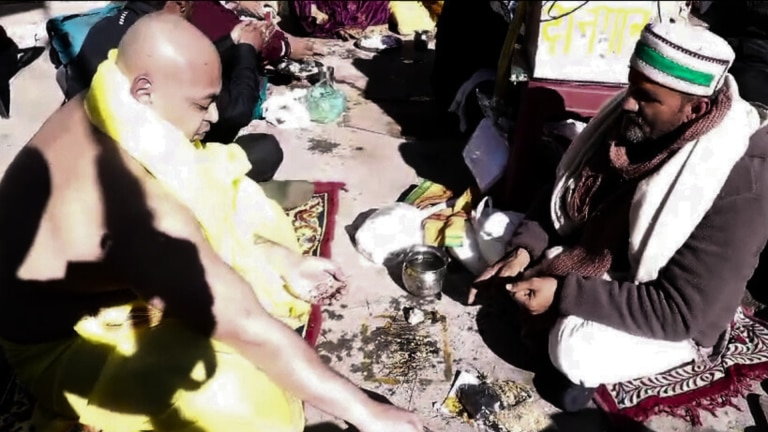 मुलायम के बेटे प्रतीक पहुंचे बद्रीनाथ के ब्रह्मकपाल, किया माता-पिता का पिंडदान UP Tak