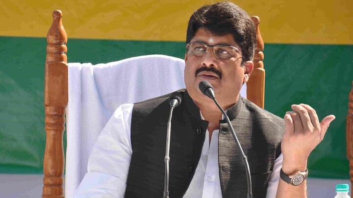 जयपुर की इस स्पेशल शॉप में बनते हैं राजा भैया के कपड़े, डिजाइनर ने बताईं सारी खास बातें UP Tak