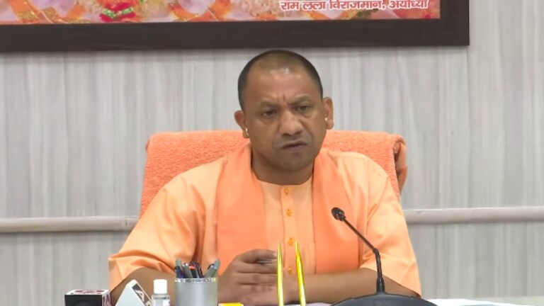 सीएम योगी ने फिर शुरू किया स्पीकर हटाओ अभियान, बोले- नहीं हुआ एक्शन तो नपेंगे डीएम-SSP सीएम योगी ने फिर शुरू किया स्पीकर हटाओ अभियान, बोले- नहीं हुआ एक्शन तो नपेंगे डीएम-SSP