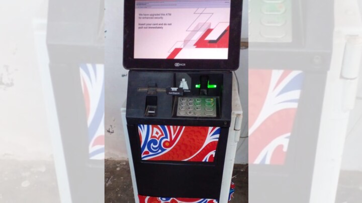 हरदोई: किशोर इस चालाकी से ATM मशीन से हड़पता था लोगों के पैसे, CCTV देख पुलिस भी हैरान UP Tak