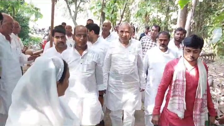 देवरिया हत्याकांड: सपा प्रतिनिधिमंडल दोनों पक्षों के पीड़ितों से मिला, CBI जांच की मांग UP Tak