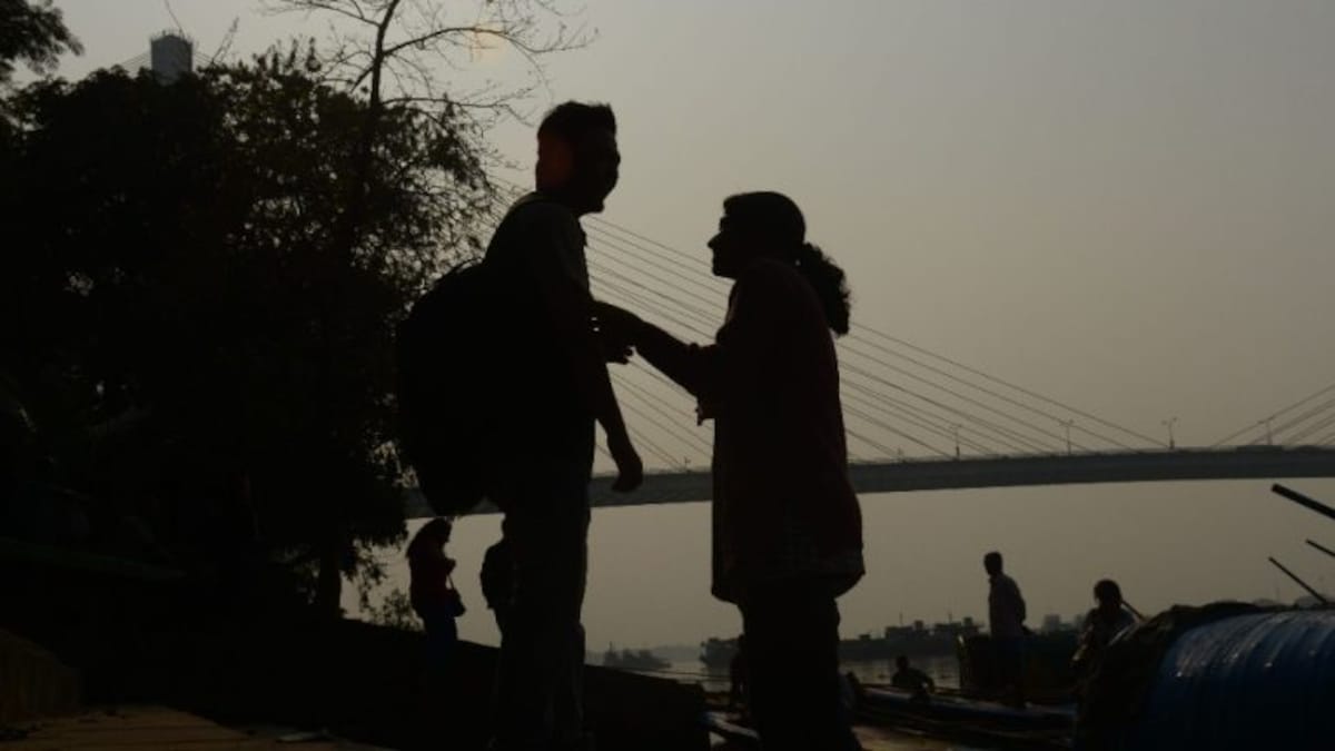 महराजगंज: नेपाल घूमने के लिए प्रेमिका ने प्रेमी से मांगी कार, फिर तीन युवकों के साथ हुई फरार UP Tak