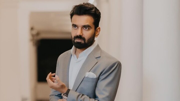 एक्टिंग के शौकीन IAS अभिषेक सिंह ने दिया इस्तीफा, इस कारण कर दिए गए थे निलंबित UP Tak