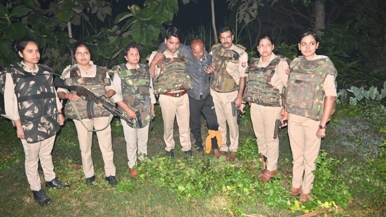 यूपी की ये महिला पुलिसवाली कर देती हैं एनकाउंटर, मुठभेड़ में बदमाश को यूं गोली मारी यूपी की ये महिला पुलिसवाली कर देती हैं एनकाउंटर, मुठभेड़ में बदमाश को यूं मार गिराया
