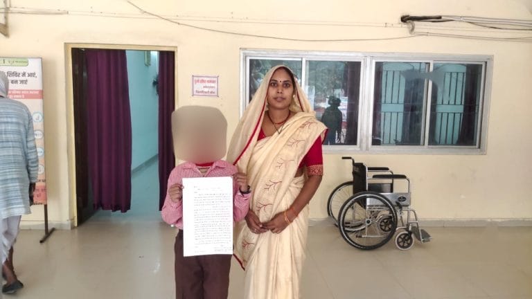 बांदा : ‘दाल में आटा मिलवाती है मैडम जी’… घर में शिकायत करना छात्र को पड़ गया भारी UP Tak