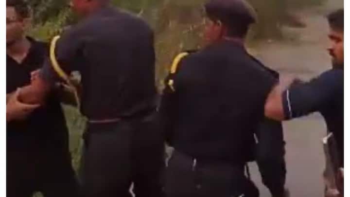 मेडिकल कॉलेज के लड़कों से जान बचाकर भागी लड़कियां? झांसी से आया हैरान करने वाला वीडियो UP Tak