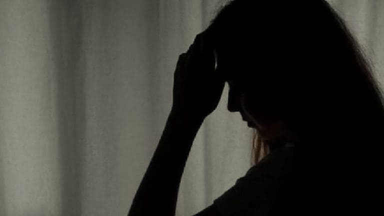 राहुल बनकर मजहर ने महिला के साथ खेला गंदा खेल, फिर हुई मीट और पाकिस्तान की एंट्री राहुल बनकर मजहर ने महिला के साथ खेला गंदा खेल, फिर हुई मीट और पाकिस्तान की एंट्री