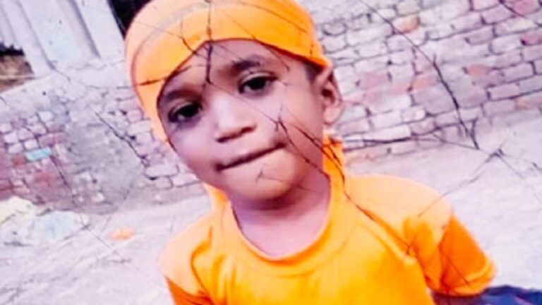 मां को खोजता हुआ घर से बाहर आया था दक्ष, सामने खड़े थे कुत्ते, फिर वो हुआ जो नहीं होना था मां को खोजता हुआ घर से बाहर आया था दक्ष, सामने खड़े थे कुत्ते, फिर वो हुआ जो नहीं होना था