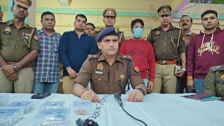 बिजनौर की बेवफा बीवी का कांड, प्रेमी संग घर में कराई लूट फिर पति से बोली कि मेरा गैंगरेप हुआ UP Tak