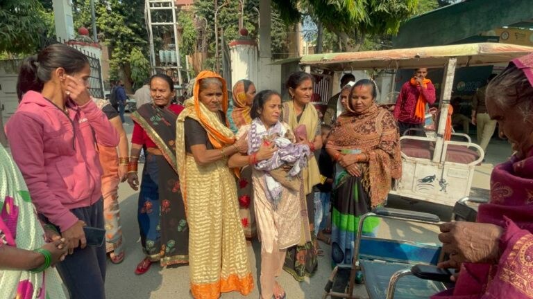 भैंस के बछड़े को लेकर एसपी दफ्तर पहुंचा परिवार, मामला जान पुलिस भी हैरान, आखिर माजरा क्या है? UP Tak