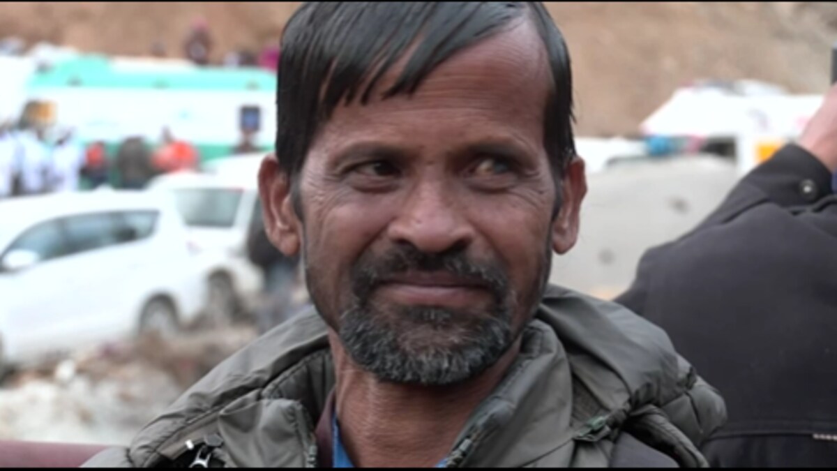 ‘मेरे पास बस 290 रुपए बचे हैं’, उत्तरकाशी के सुरंग में फंसे बेटे के लिए गहने गिरवी रख पहुंचा पिता UP Tak