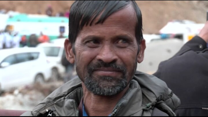 ‘मेरे पास बस 290 रुपए बचे हैं’, उत्तरकाशी के सुरंग में फंसे बेटे के लिए गहने गिरवी रख पहुंचा पिता UP Tak