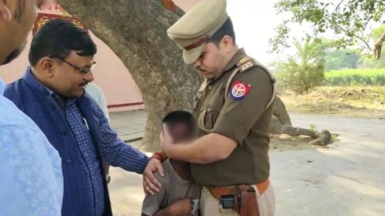 मिर्जापुर : तीन दिन से नहीं मिला खाना, पहुंचा पुलिस चौकी और दारोगा से लिपट कर रोने लगा सात साल का बच्चा UP Tak
