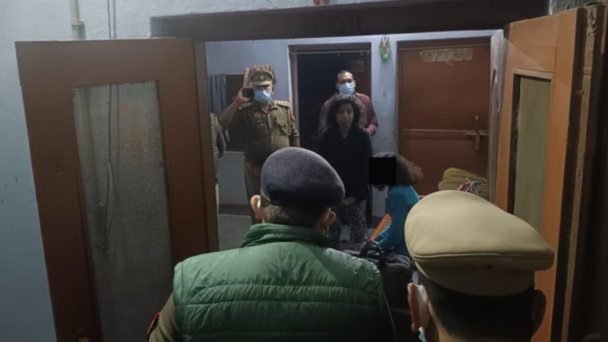 वाराणसी में मां के शव के साथ एक साल तक घर में रहीं 2 बेटियां, मनाई बर्थडे, ऐसे खुला राज UP Tak