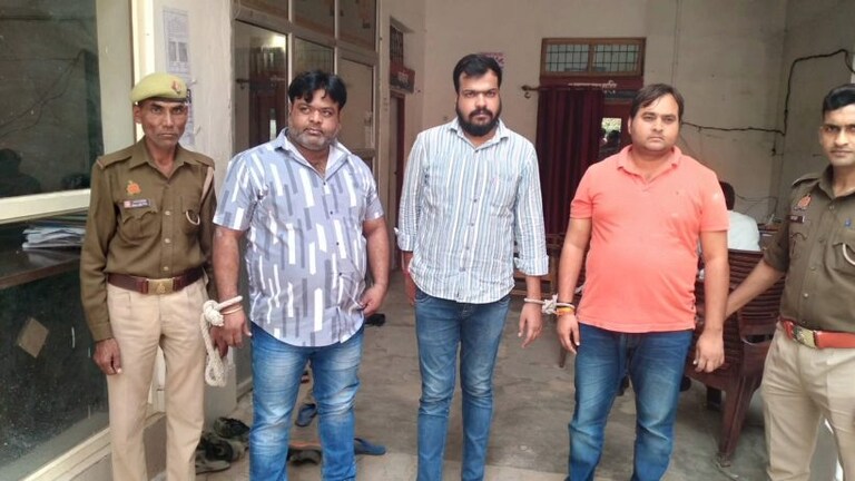 आगरा के हेड कॉन्स्टेबल ने इटावा पुलिस के साथ की मारपीट, शराब पीने को लेकर हुआ विवाद UP Tak