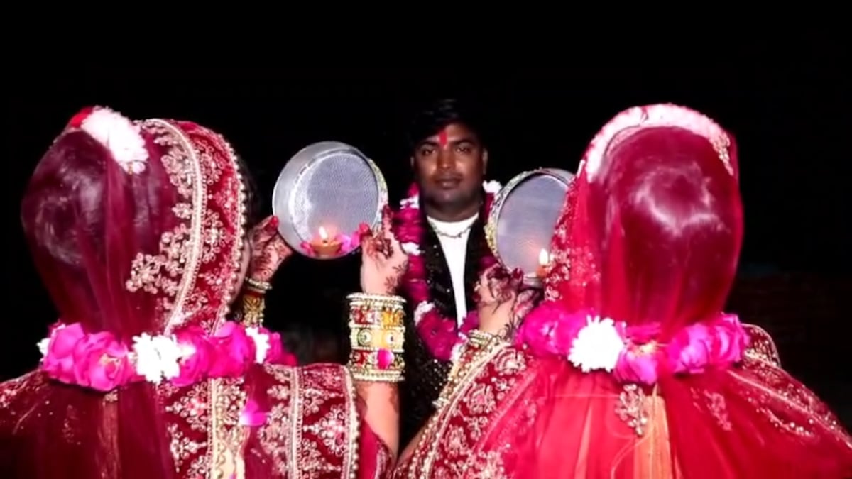 आगरा: एक पति के लिए दो पत्नियों ने मिलकर रखा करवा चौथ का व्रत, सामने आईं तस्वीरें UP Tak