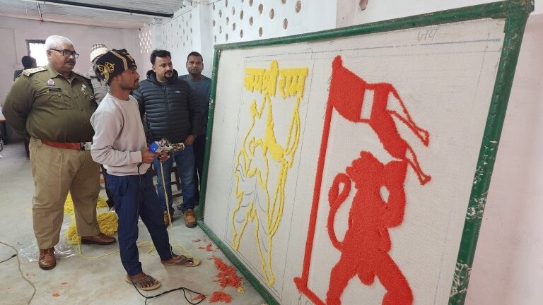 भदोही जिला जेल के बंदी तैयार कर रहे हैं ये खास कालीन, राम मंदिर में लगाई जाएगी UP Tak