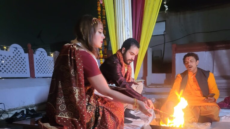 आगरा आकर फ्रेंच कपल ने हिंदू रीति रिवाज से की शादी, ताजमहल है इसकी वजह! UP Tak