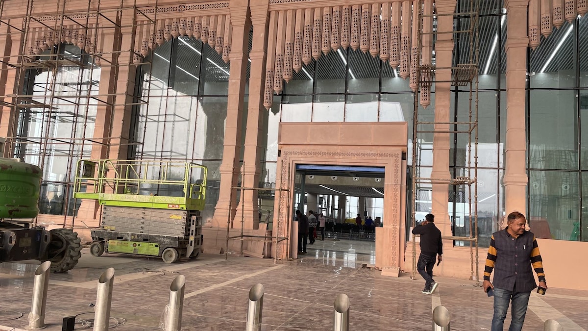 अयोध्या का श्रीराम इंटरनेशनल एयरपोर्ट तैयार, देखिए इसकी भव्यता, जानिए कब उतरेगी पहली फ्लाइट अयोध्या का श्रीराम इंटरनेशनल एयरपोर्ट तैयार, देखिए इसकी भव्यता, जानिए कब उतरेगी पहली फ्लाइट