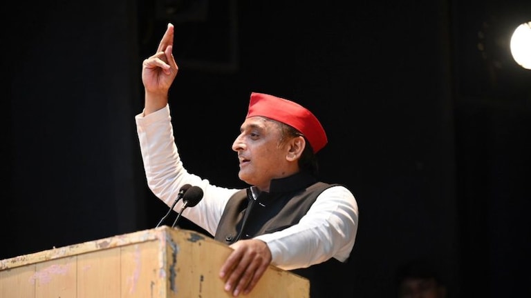 अखिलेश यादव बोले- ये लड़ाई लंबी, BJP जैसी बड़ी पार्टी से लड़ना है तो बहुत तैयारी करनी होगी अखिलेश यादव बोले- ये लड़ाई लंबी, BJP जैसी बड़ी पार्टी से लड़ना है तो बहुत तैयारी करनी होगी