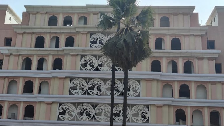 अयोध्या के लोगों के खुशखबरी, शहर की पहली मल्टी लेवल पार्किंग तैयार, मिलेंगी ये सुविधाएं UP Tak