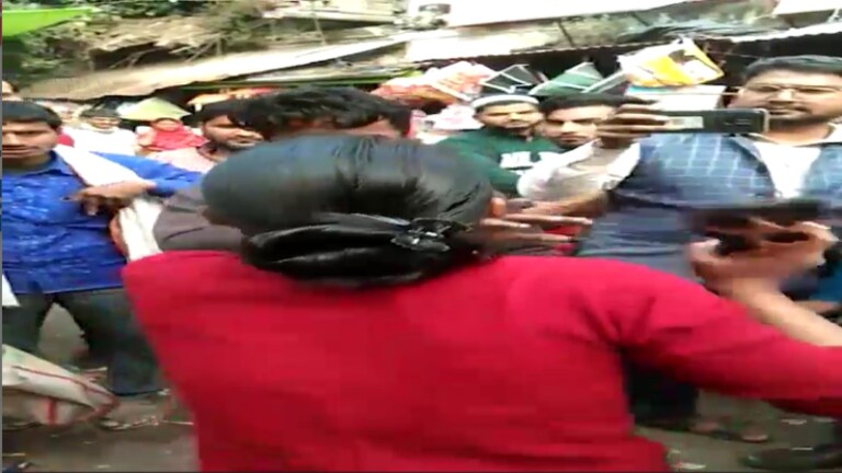 40 सेकंड में 13 थप्पड़…लड़के को मिली छेड़खानी करने की सजा, वीडियो हुआ वायरल UP Tak