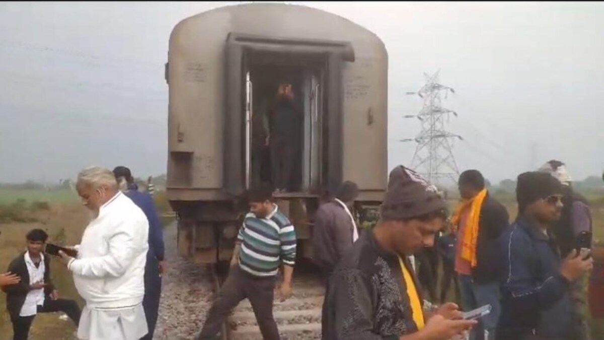 बांदा में अचानक दो हिस्सो में बंटी सुपरफास्ट ट्रेन, यात्रियों में मच गई अफरा तफरी, टला बड़ा हादसा UP Tak