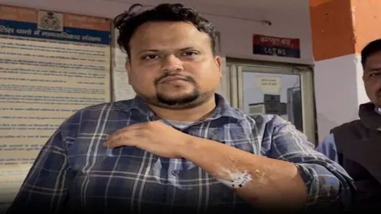 बुलंदशहर में जुर्माना वसूलने गए थे बिजली विभाग के अधिकारी, शख्स ने उन्हीं पर छोड़ा कुत्ता, मुश्किल से बची जान UP Tak