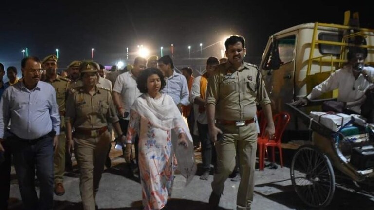 फिर सुर्खियों में आईं बांदा DM दुर्गा शक्ति नागपाल, अब इन अधिकारियों पर ही ले लिया सख्त एक्शन UP Tak