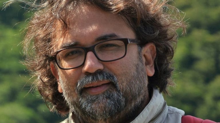 पलभल में जिंदगी खत्म! IIT कानपुर के जिस प्रोफेसर की हुई मंच पर मौत, उनके बारे में जान हिल जाएंगे UPTak