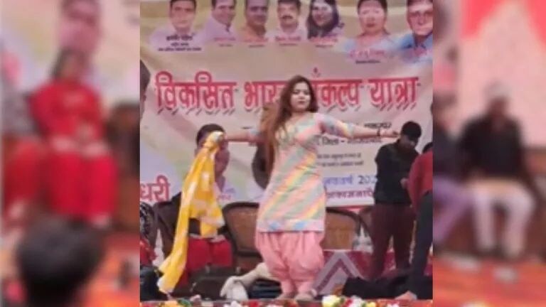 ‘मुझको राणाजी माफ करना…’, BJP के कार्यक्रम में अश्लील डांस, बार बाला ने जमकर लगाए ठुमके UP Tak