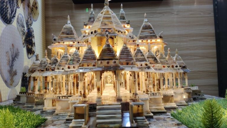 बांदा: शजर पत्थर से बनाया राम मंदिर, पीएम मोदी को गिफ्ट करने की है चाहत UP Tak